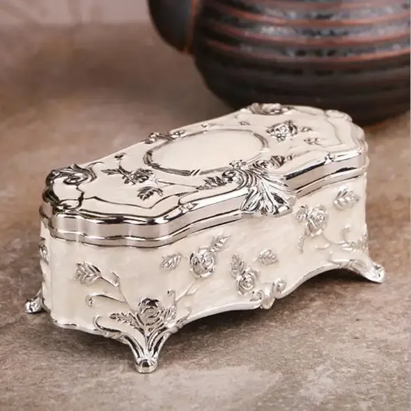 Display Small Size Vintage Jewellery Case Fashion Jewelry Box White Enamel Zincalloy Metal Trinket Box Flower Carved Toothpick storage