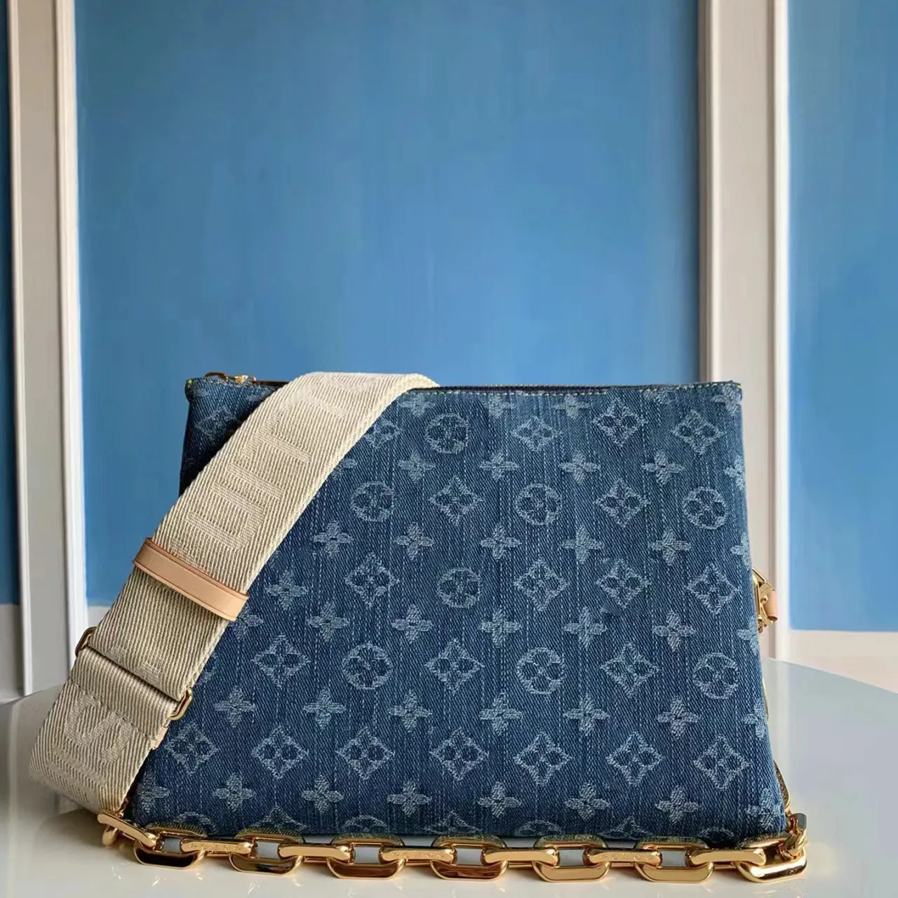 Кузен джинсовая дизайнерская сумка сумки для сумки для плеча модная женская сумочка белый холст с металлической цепью мешок с печеночной сумочкой высококачественная сумка