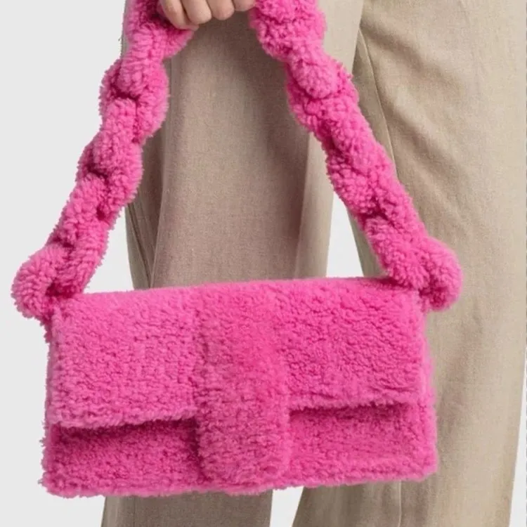 Designväska axelväskor handväskor kvinnor koppling väska plysch mode vår vinter fuchsia blå gröna stora strandpåsar rese lady totes väska crossbody väska