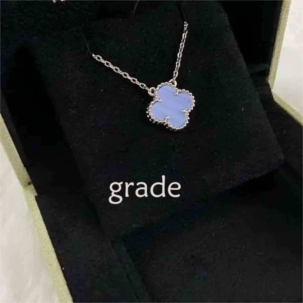 Pendant Necklace Pendant Necklaces Luxury Love Clover Designer Charm For Women Light Purple Stone Diamond Goth Sailormoon Sister Whale Moissanite Chain Choker 816