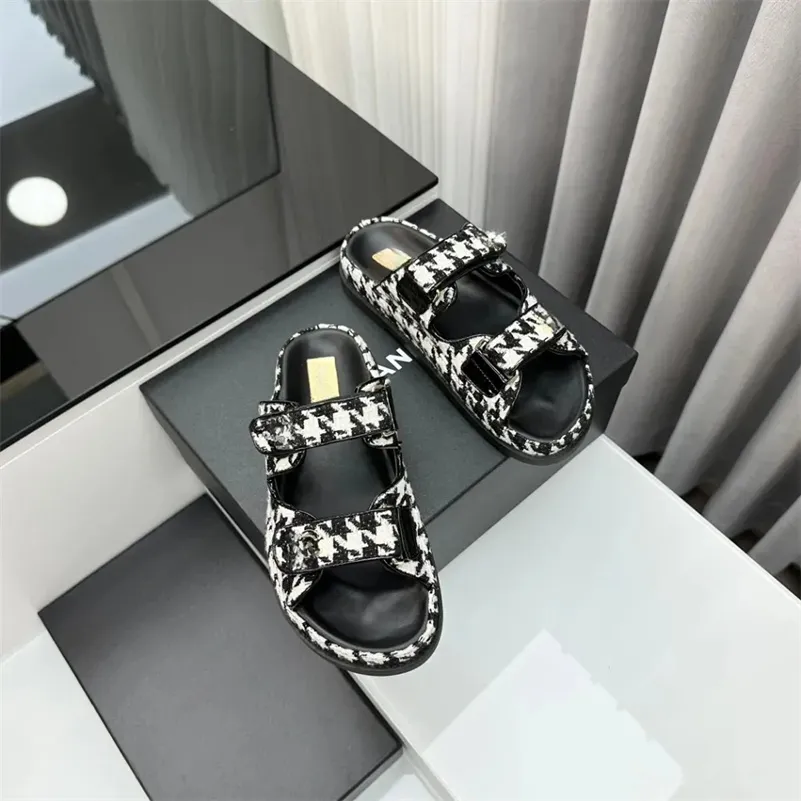 Black White Oro e Silver in pelle Luxury Daddy Beach Sandals da donna Sliplo Slides Sandal Sandal Gancio Giaccio Scarpe casual 35-42