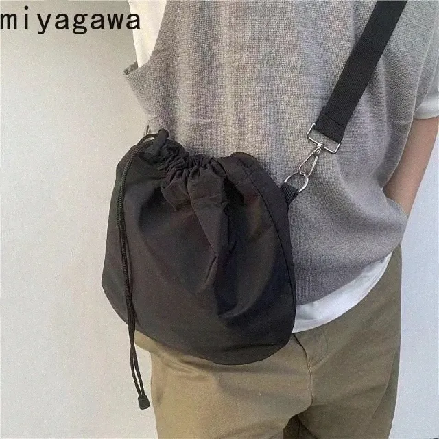 Miyagawa Japanse ins Crossbody Bag Casual en veelzijdige trekkoord schoudertas vrouwelijke student schoudertas draagbare taille p33h#