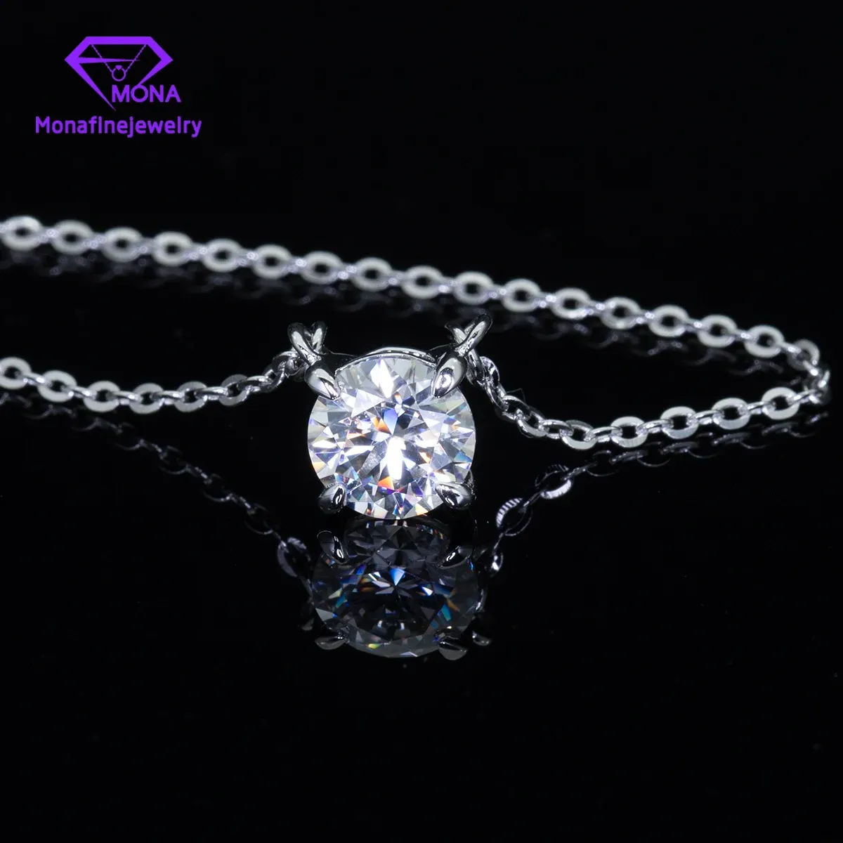 Pendants Mona High Quality Customization 4 Prong Setting Round Cut DEF Color VVS Moissanite Silver Plated White Gold Pendant