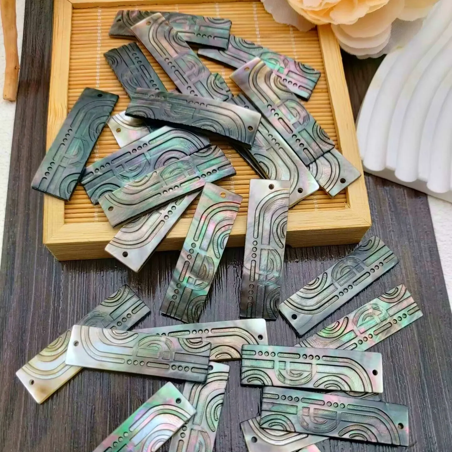 charms 6pcs 4.5x1.35CM Black Mother of Pearl Shell Geometric Rectangle Engraved Pendants Hawaiian Mop Chrams for Earring Island Jewelry