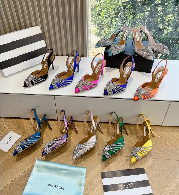 Aquazzura 2024 Toppkvalitetsdesigners Womens Sandaler PVC Crystal Buckle Party Wedding Dress Shoes Heel Sexig Back Strap Geunine Leather Sole Sandals