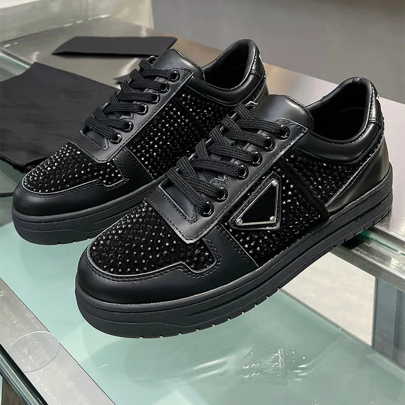 2024 Womens Designer Casual Sneakers Beutiful Full Diamond Decate Upper Classic Sports Shoes Brand Logo Tpu Anti Slip Large Bottom Female Sneaker Storlek 35-41