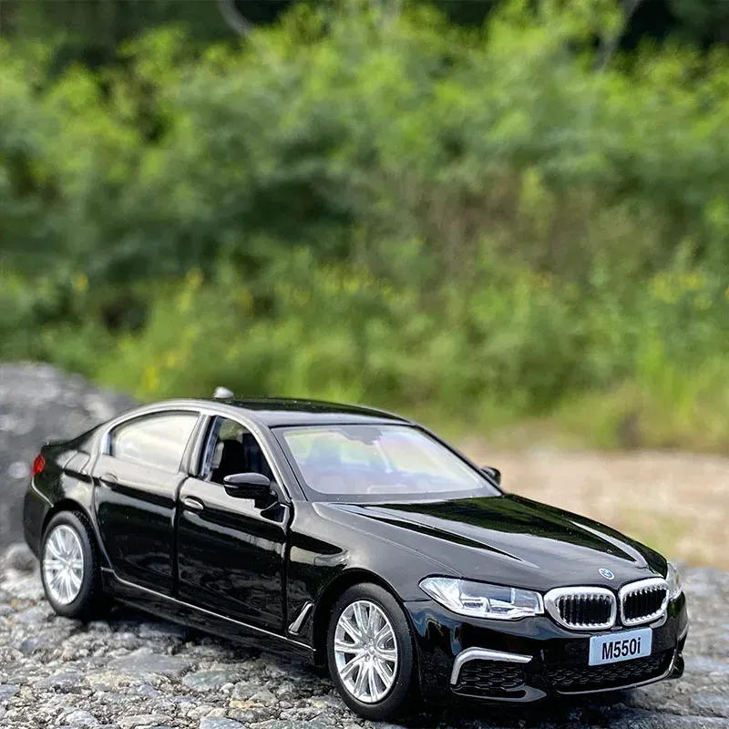 Автомобиль 1:36 M5 M550i CAR MODEL M2 M4 Сплав сплав модель Diecast игрушечные автомобили игрушки Metal Metle Model Collece