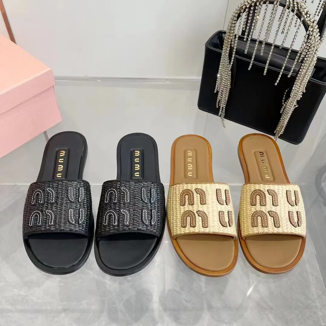 ★MiuMiu★ウーブン ファブリック スライド Miu Slippers: Luxury Woven Sandal Slides in Sunny Hues