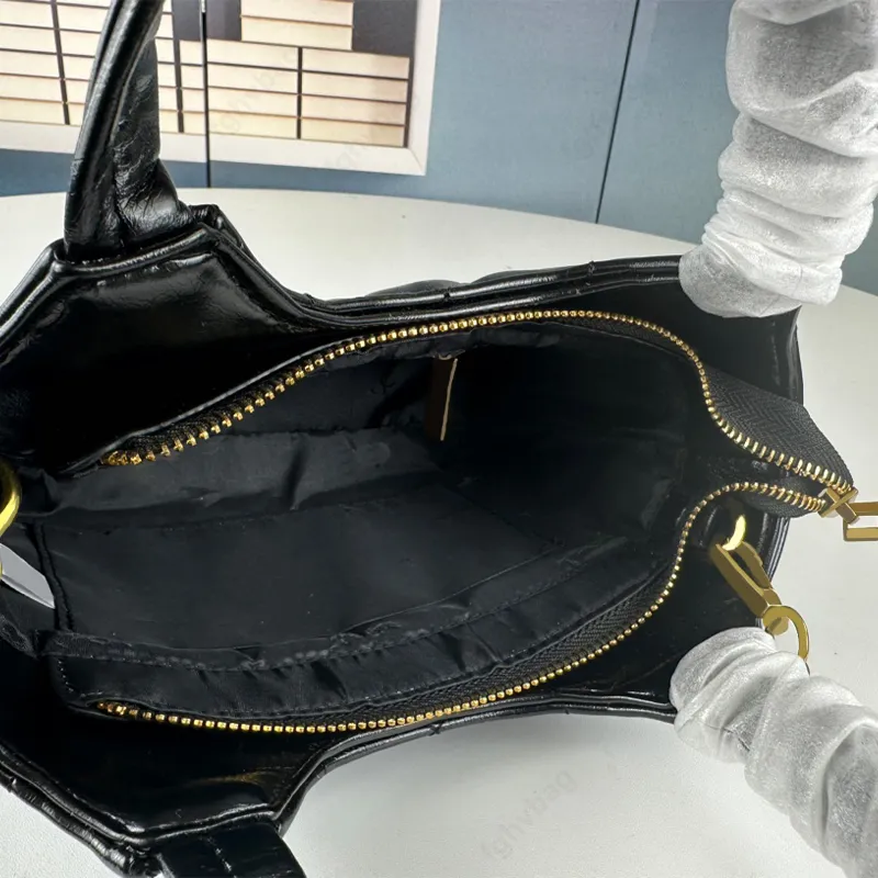ミニデザイナーバッグラグジュアリーレザーショッピングバッグ高品質の女性の黒いトートバッグスタイリッシュなショルダーバッグクロスボディバッグビンテージチェーンバッグ