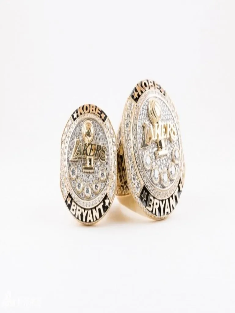 KB Designer Retirement Championship Championship Rings avec des pierres latérales MenS 18K Gold Basketball Diamond Ring pour les fans Collectez Souvenirs Gemsto4193725