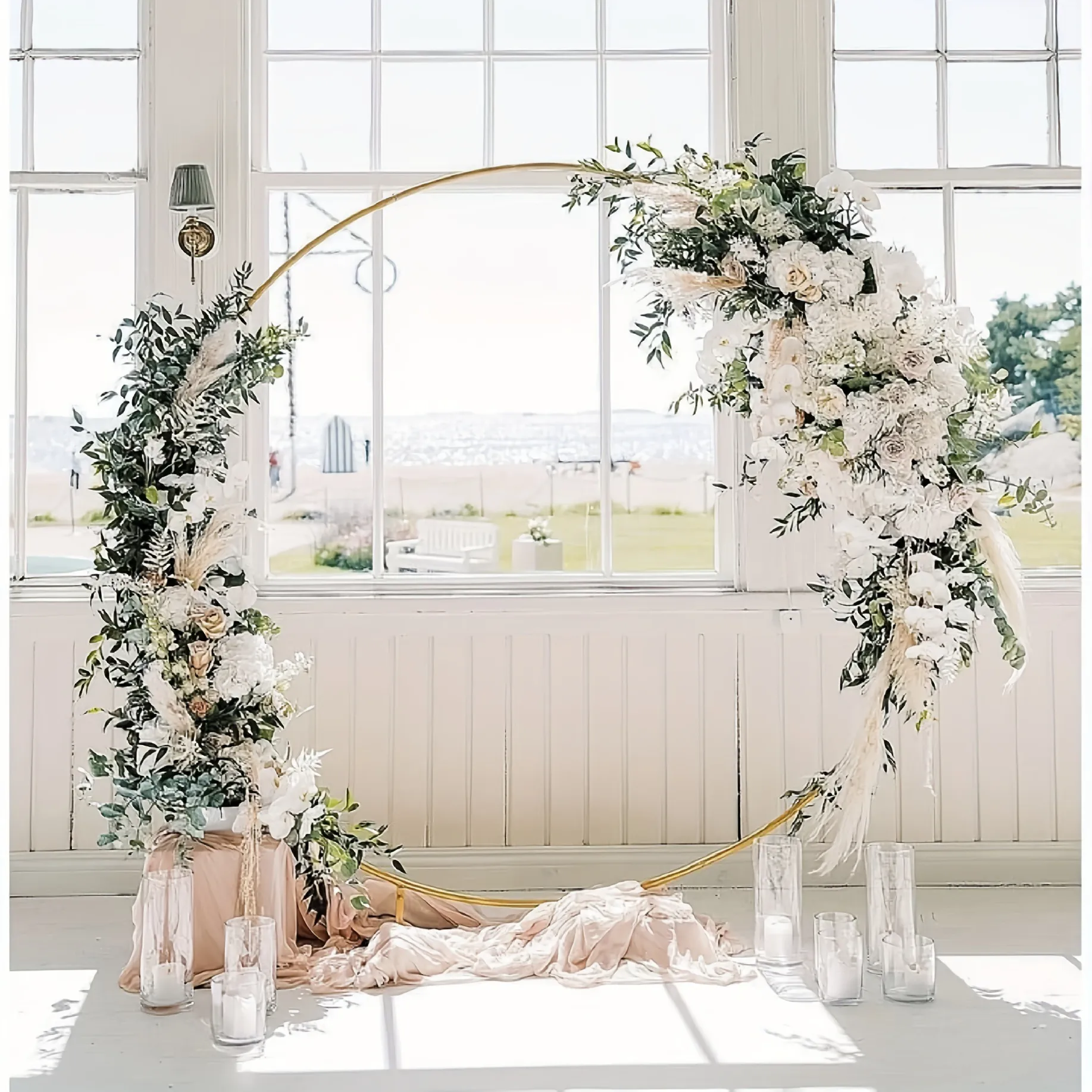 Wedding ring backdrop | Beachweddingtips.com
