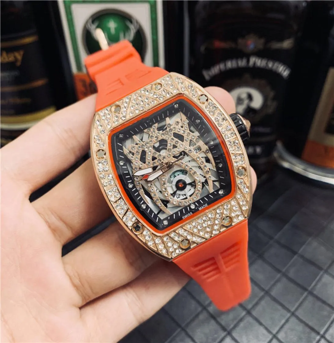 Orologio di lusso da uomo a basso costo da uomo a buon mercato Diamond Iced Designer Watch Bling Mens Sport Orologio da polso QUARTZO 8589065