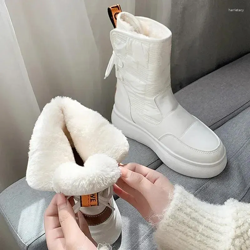 Bottes à fourrure chaude fourrure Femme Femme Femmes Snow Chaussures Pute Pu Short Le cuir Boot hiver épais peluche 2024 Botas blanc Mujer 40