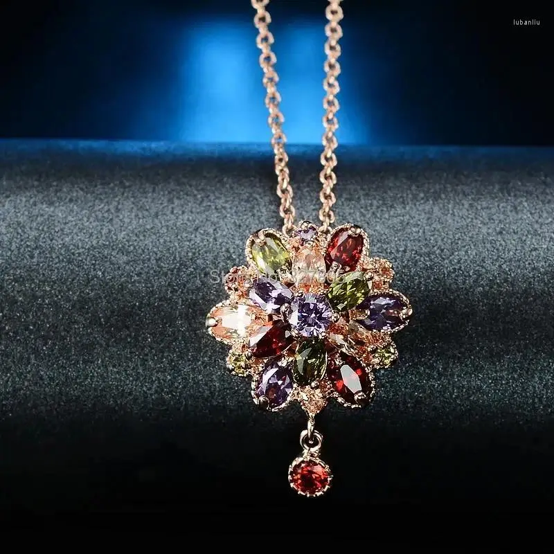 Catene Collana di fiore di cristallo di lusso Crystal Colorful Zircone estetico Pendente romantico Bellissima gioielli per donne ragazze