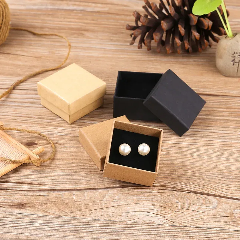 Visa 60 st DIY Kraft kartong presentförpackningslådor brun svart papper liten tvållåda mini smycken ringörhängen arrangör kartonglåda