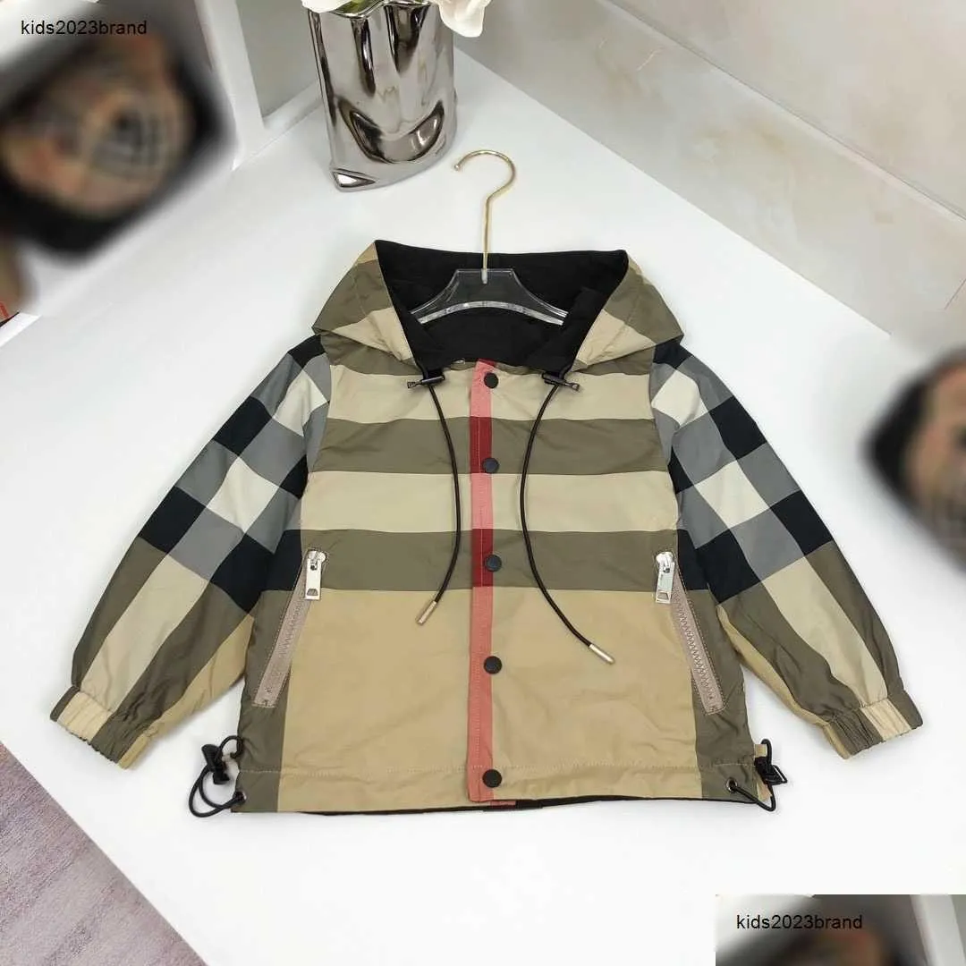 Jackets Double-lado Use Casat for Kids Fashion Child Capuz Tamanho 100-160 cm Classic Cross Stripe Design bebê outono fora de roupa