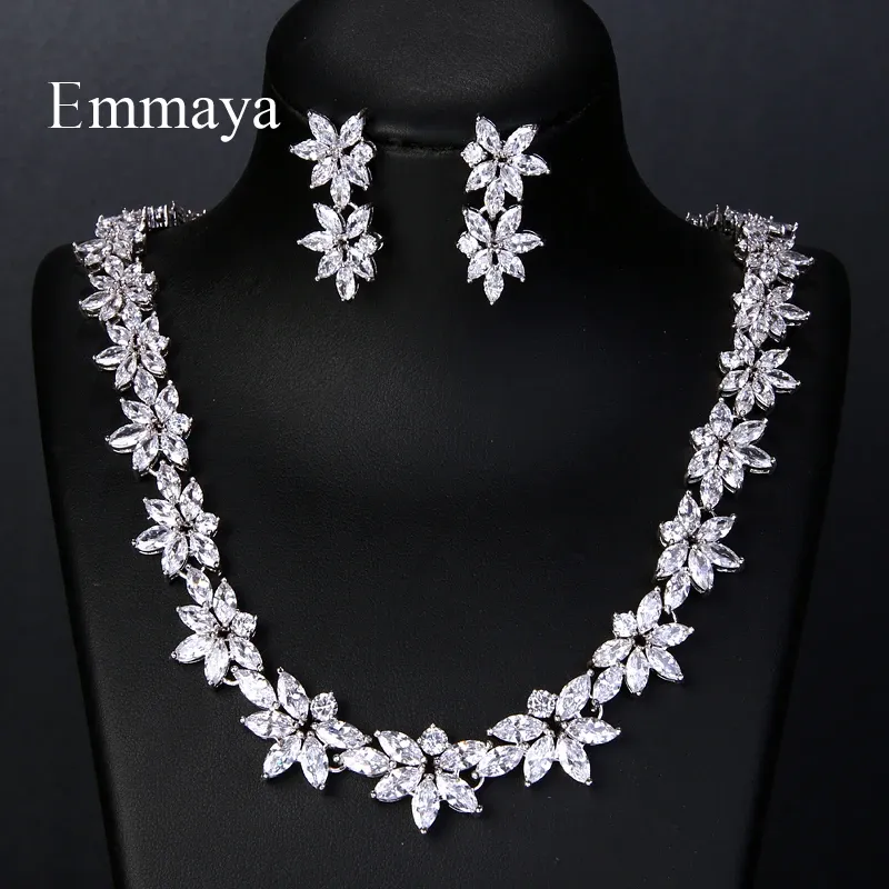 Halsband Emmaya Elegant Luxury White AAA Zircon Crystal Flowers Pretty Wedding Halsbandörhängen Set för kvinnor Dinner Dress Smycken