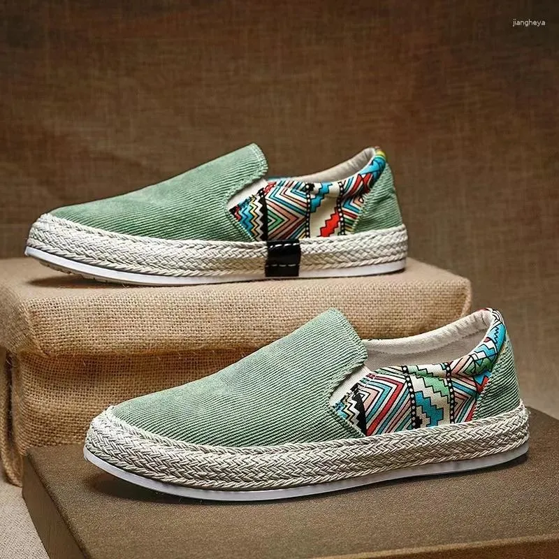 Casual Shoes Men Summer Canvas andas Bekväm utomhusslip på promenad sneakers klassiska loafers för förare 2024