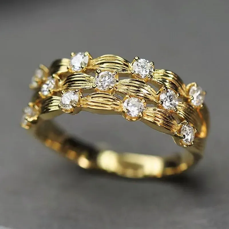 Bands Huitan Modern Fashion Women Wedding Rings Paved Dazzling CZ Stone Luxury Trendy Engagement Bands Proposal Ring Statement Jewelry