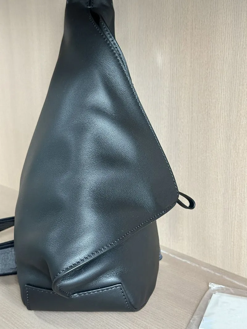 DHgate.com:Luxury Mens Crossbody Bag in Black or Brown