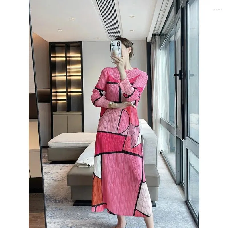 Abiti casual Miyake Pieglia 2024 Summer Fashion Geometric Modello stampato Abito lungo per Slimt Fit ed Elegant Women