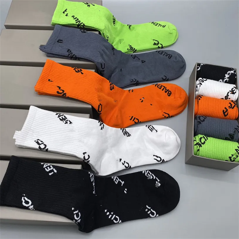 Veelkleurige modeontwerper Mens Socks L vrouwen mannen hoge kwaliteit katoen all-match klassieke enkel ademende ni mixen voetbalbasketbal sokken groothandel g3