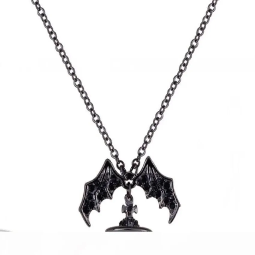 Drottning Moder Demon Evil Titanium Black Wings Diamond Saturn Necklace Super Cool Punk Bat196u