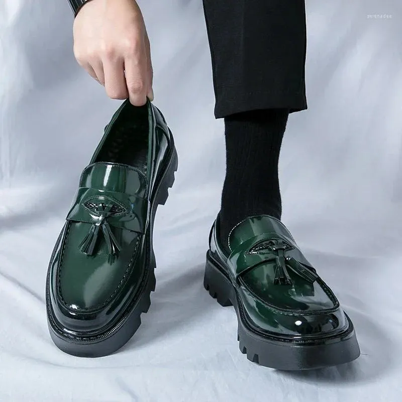 Отсуть обувь зеленые мужчины кожаная черная повседневная бизнес-платформа кисточки для свадьбы на свадьбе