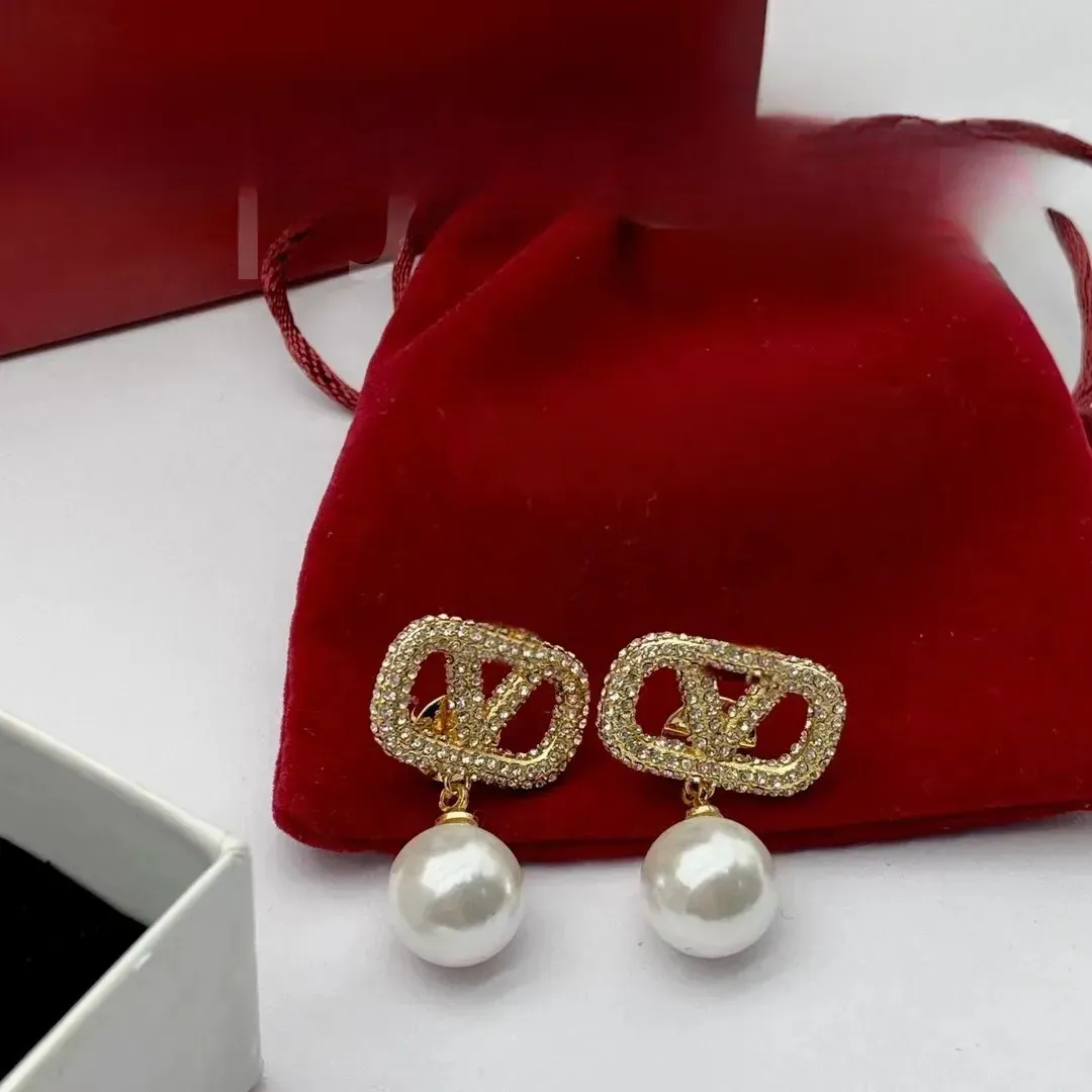 2024 oorbellen Designer voor dames stud luxe goud hartvorm Pearl Crystal Gold Double V Letter 925S Silver Jewelry Classic 898