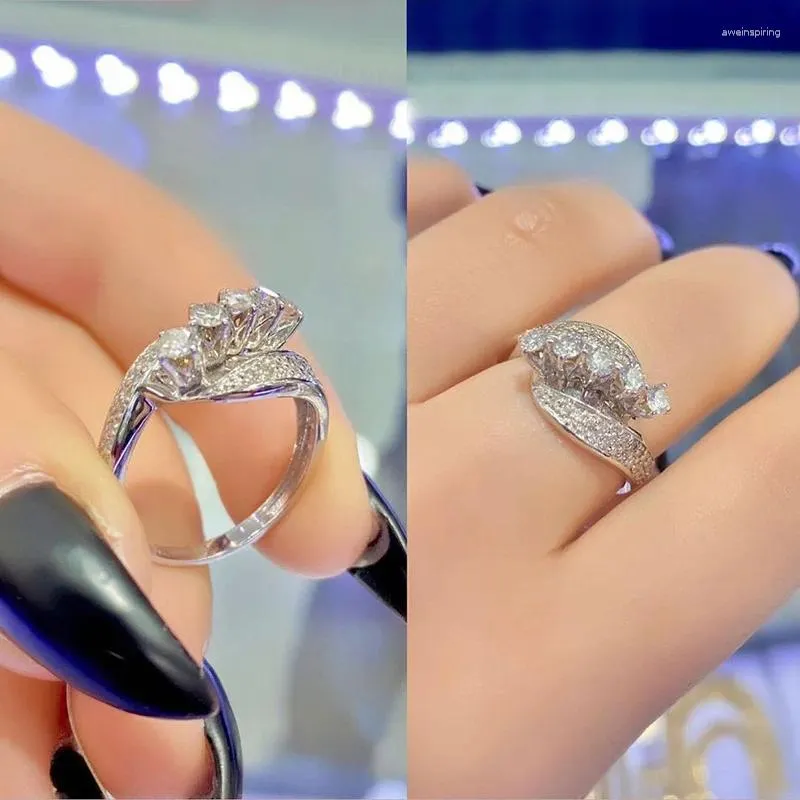 クラスターリング女性のためのゴージャスな結婚指輪フル眩しいキュービックジルコニアモダンデザイン2024ファッションジュエリーパーティー