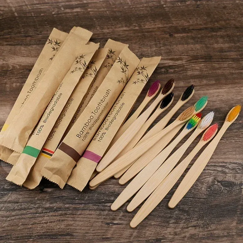 Cabeças 10 PCs coloridas de escova de dentes de dentes de bambu natural coloridas de dentes de carvão macio de dentes de bambu branqueando
