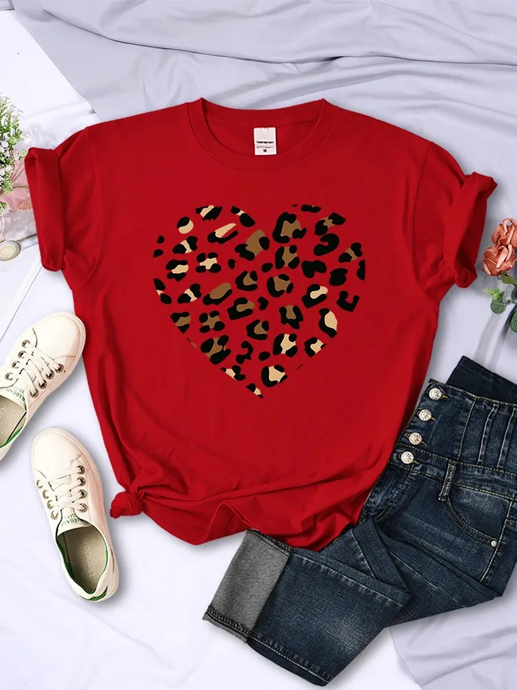 Simple Broken Leopard Heart Women Tshirt Casual Fashion T Shirts Soft Tee Clothing Harajuku Bekväm kvinnors skjorta 240417