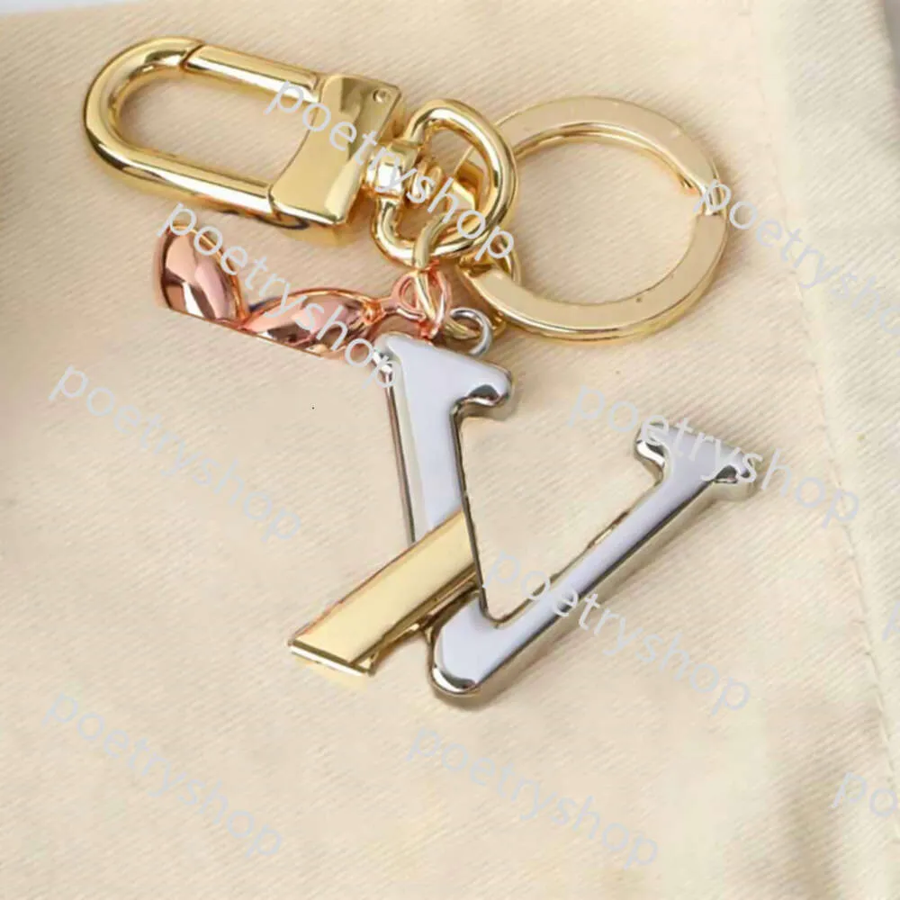 Nyckelringar Lanyards Luxury Key Buckle Car Keychain Handmade Classic Keychains Man Woman Fashion Halsband Bag Pendant Accessories
