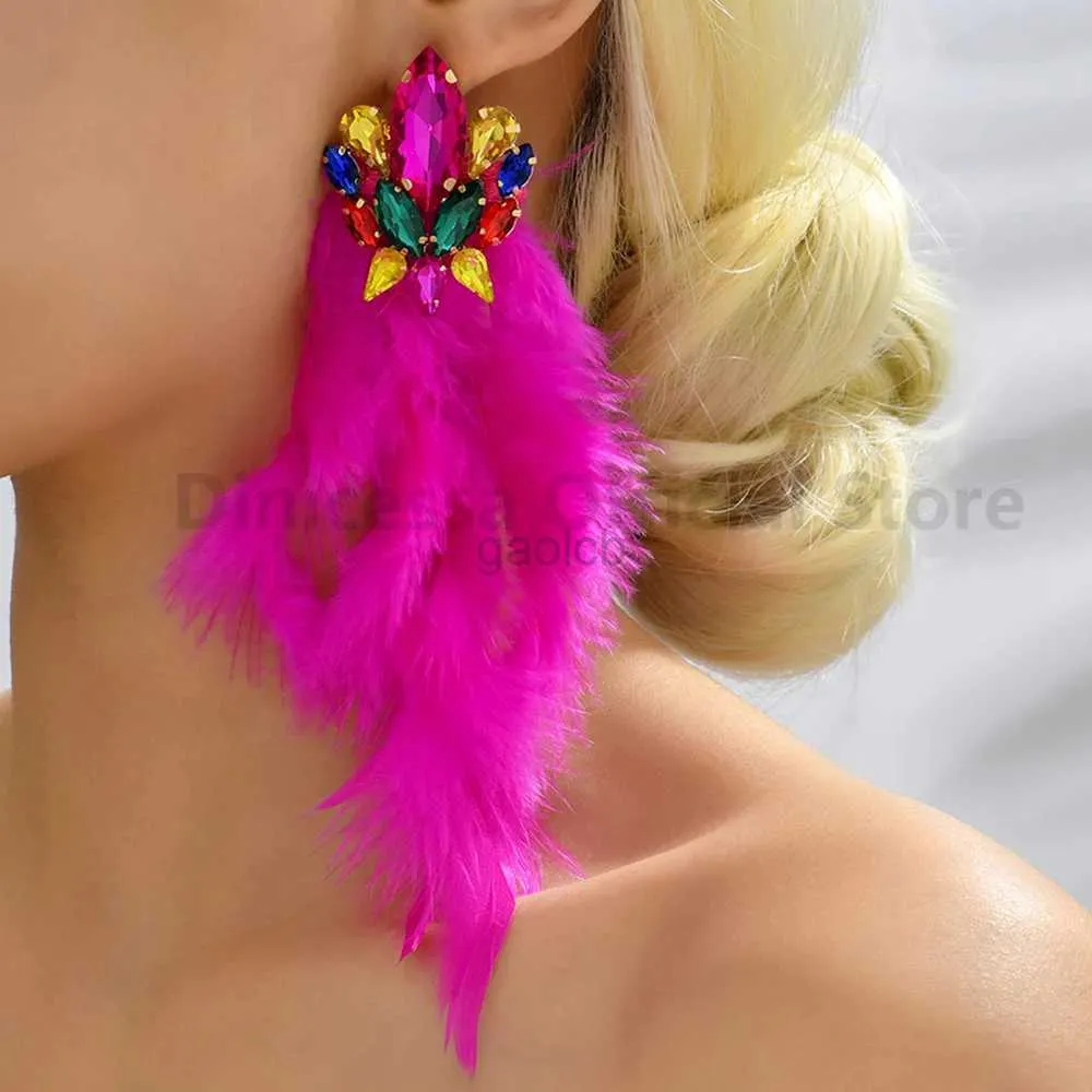 Dangle żyrandol Modern Fashion Feather Decor Decor Big Dangle Kolczyki dla kobiet luksusowy design bajki weselne akcesoria biżuterii D240323