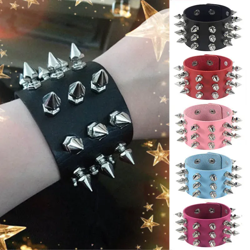 Strängar Vintage Leather Armband Three Row Cuspidal Spikes Rivet Stud Wide Cuff Pu Leather Punk Gothic Rock Unisex Armband Men smycken