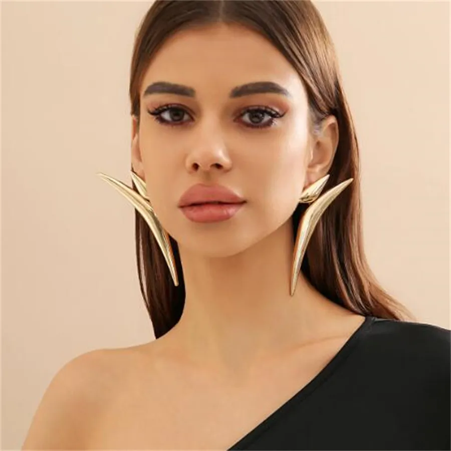 Exaggerated Geometry Long Curved Drop Earrings Fashion Aesthetics Thick Metal Triangular Earrings Women's Trendy Stage Jewelry AB185