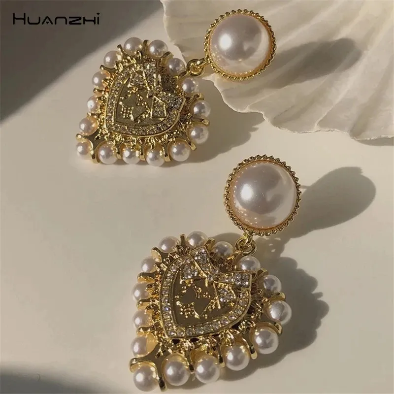 Huanzhi Vintage Baroque Pearl Big Love Heart earrings Gold Color Metal GeoMetric for Women Girls Party Travel Jewelry 240423
