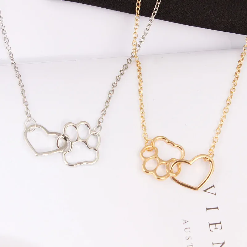 Colliers Ornement de la fille Collier PAW Collier Animal Foot Peach Heart Pendant Hollow Out Collier Bijoux pour femmes