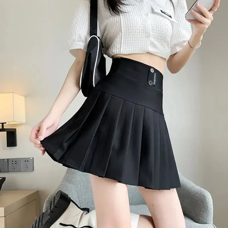 Verkauf von Frau y2k schwarze Miniröcke Frauen koreanische Mode Freizeitbüro Dame tragen weibliche Mädchen süßer sexy Faltenrock 240418