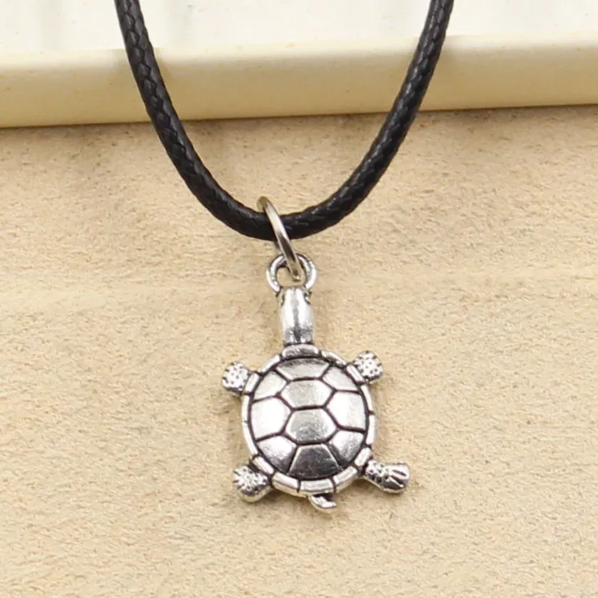 Colliers New Fashion Tibetan Silver Color Pendentif Tortoise Turtle Collier Charme Charme en cuir noir Cordon d'usine Prix à la main bijoux