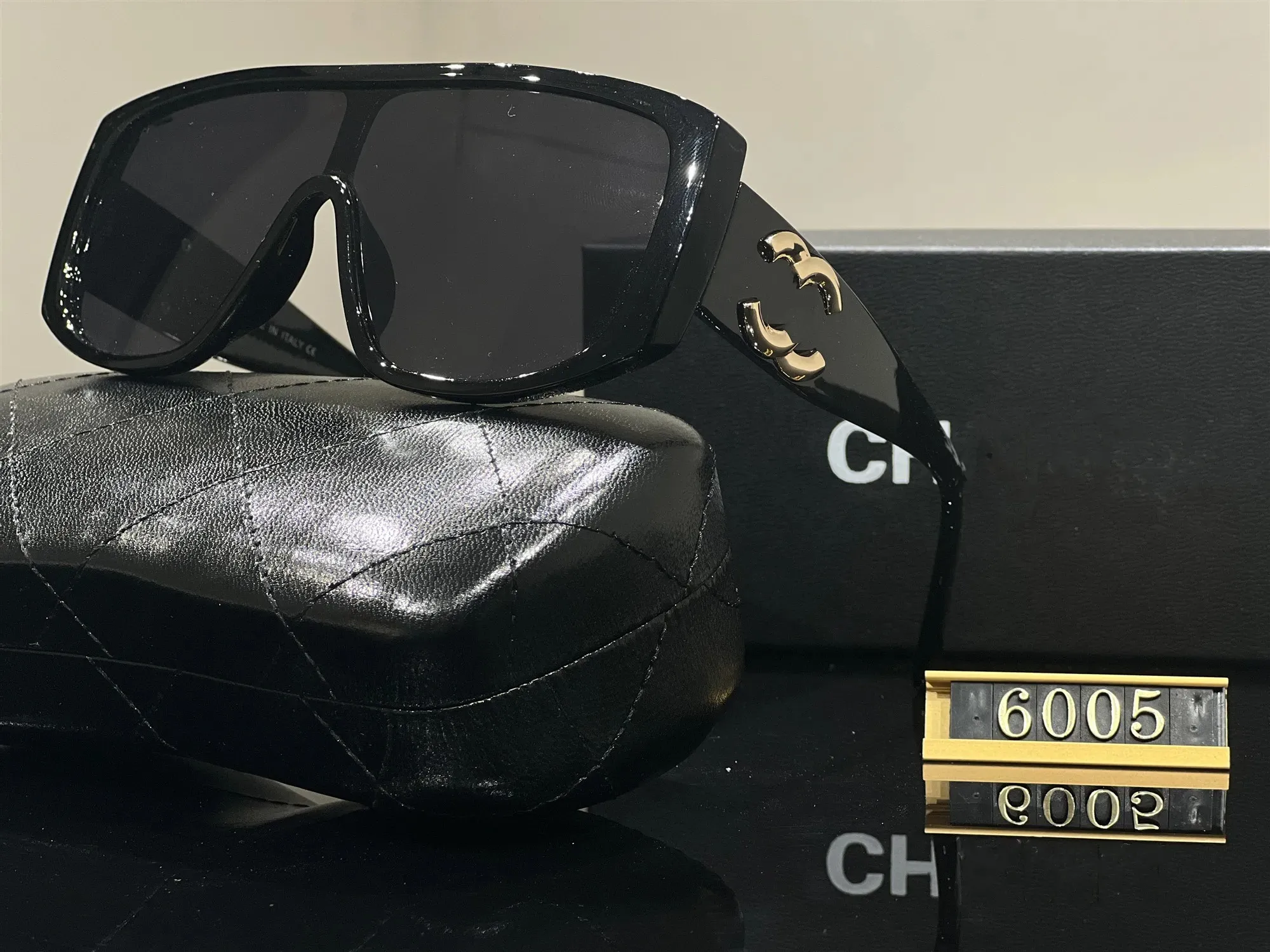 Óculos de sol de grife para homens homens Novo modelo óculos especiais UV 400 Letra de proteção Perna Double Beam Metal Frame Brands Outdoor Glass 6 cores com caixa
