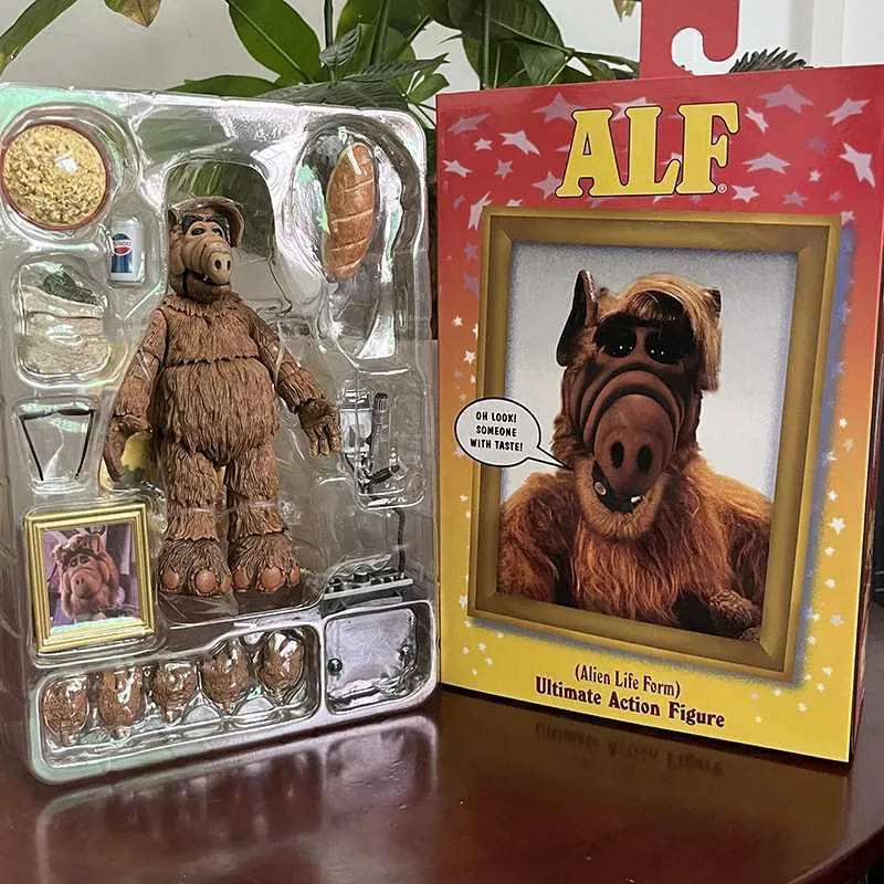 Action Toy Figures Ultimate NECA Alien ALF Figure Life Form ALF Action Figure Joint Movable Doll Birthday Gift For Kids Collection T240422