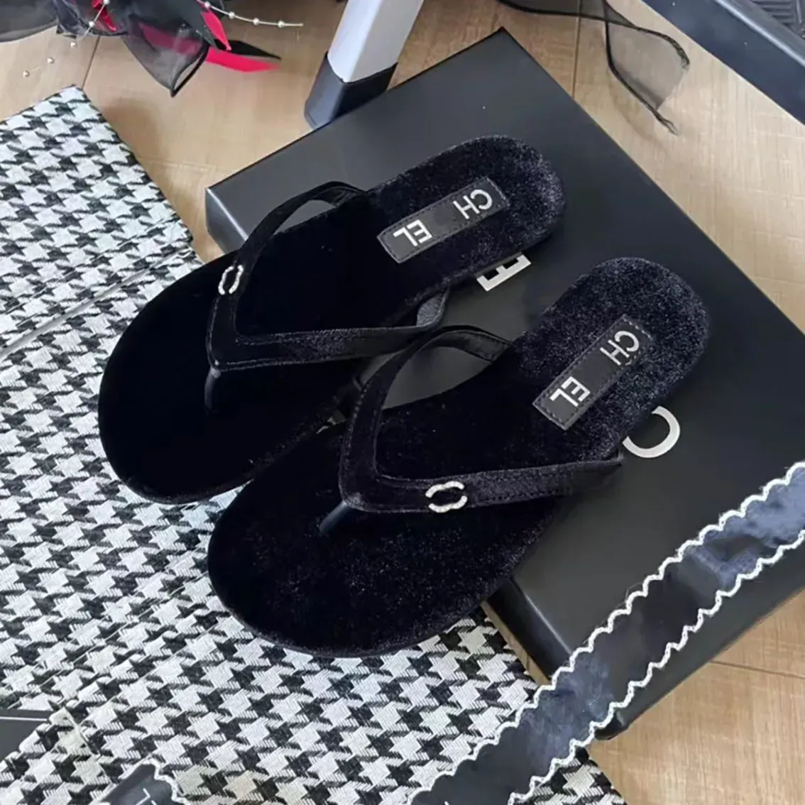2024 Luksusowe projektanty damskie sandały śluzowe buty Slajd Letnie moda szerokie płaskie klapki, 2 c klasyczne sandały z drukowaniem rozmiar 35-41