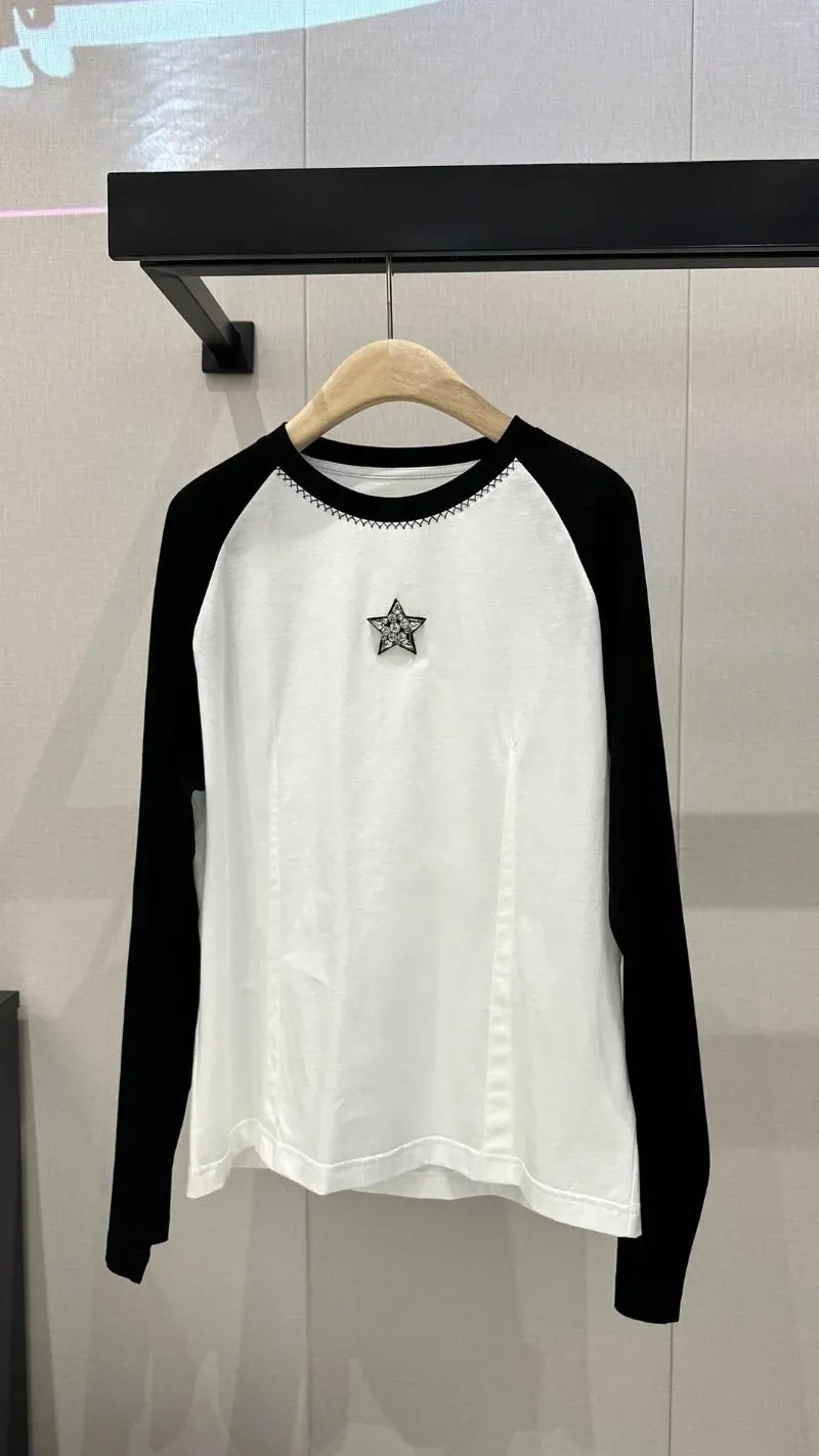 Dames t shirts 2024 lente/zomer zwart-wit contrast stereoscopische sticking diamant ster lange mouwen t-shirt vrouw top