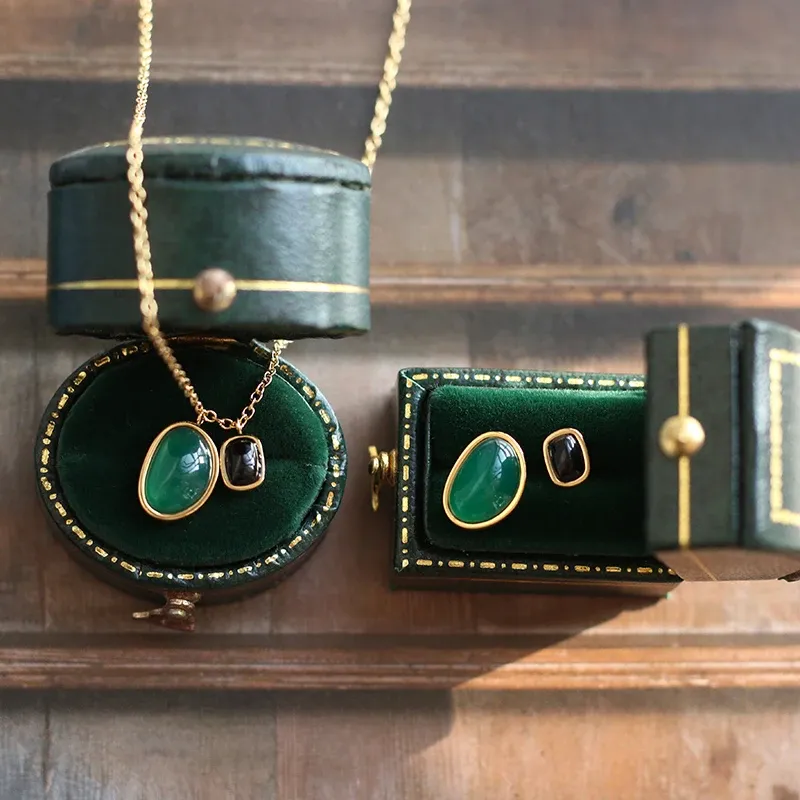 Colliers Amaiyllis 18K Gold vert / noir Agate Collier à double pendentif de forme irrégulière
