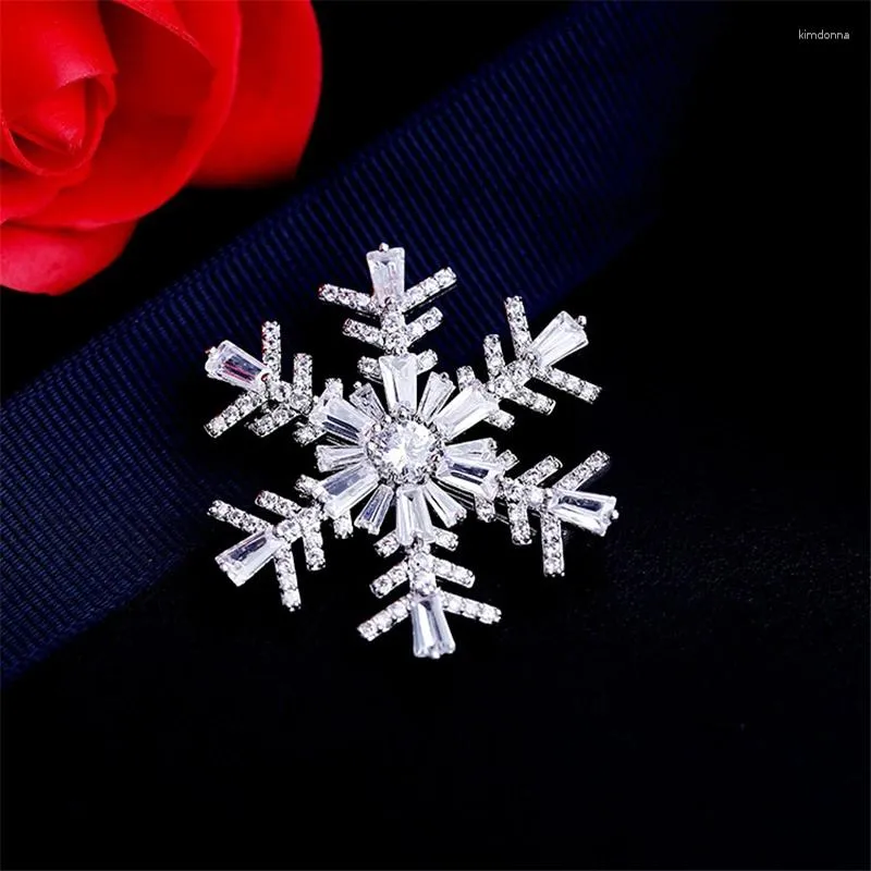 Broscher bling snöflinga kvinnor glittrande zirkon kristall brosch stift vinter smycken kvinnliga broschyrer stift jul