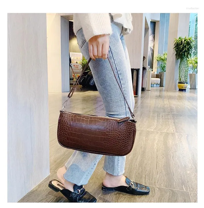 أكياس الكتف Retro Alligator Women Messenger Handbags Luxury Baguette لعام 2024