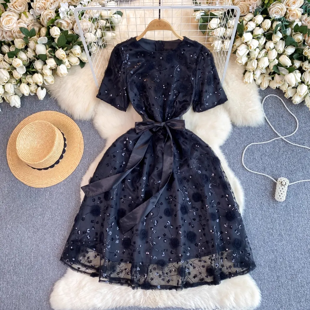 Robe de style célébrité haut de gamme 2024 Nouvelle robe à balle petite robe brodée de luxe claire brodée