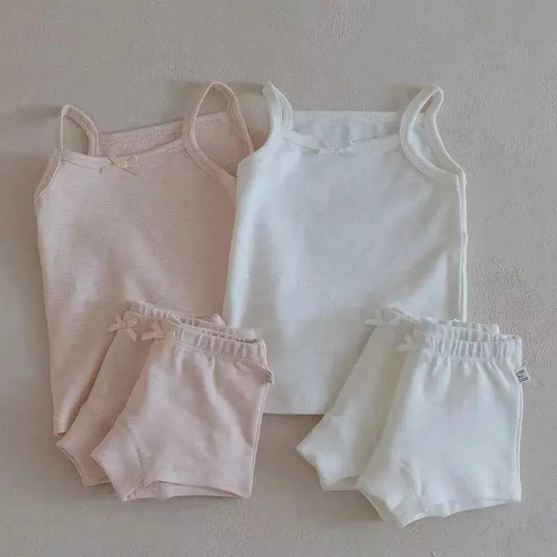 Set di abbigliamento 2024 Nuova bambina Summer Simplettles Shot Set Set infantile top con fionda solide + pantaloncini 2 pezzi Suit di cotone per ragazzi per ragazzi H240423