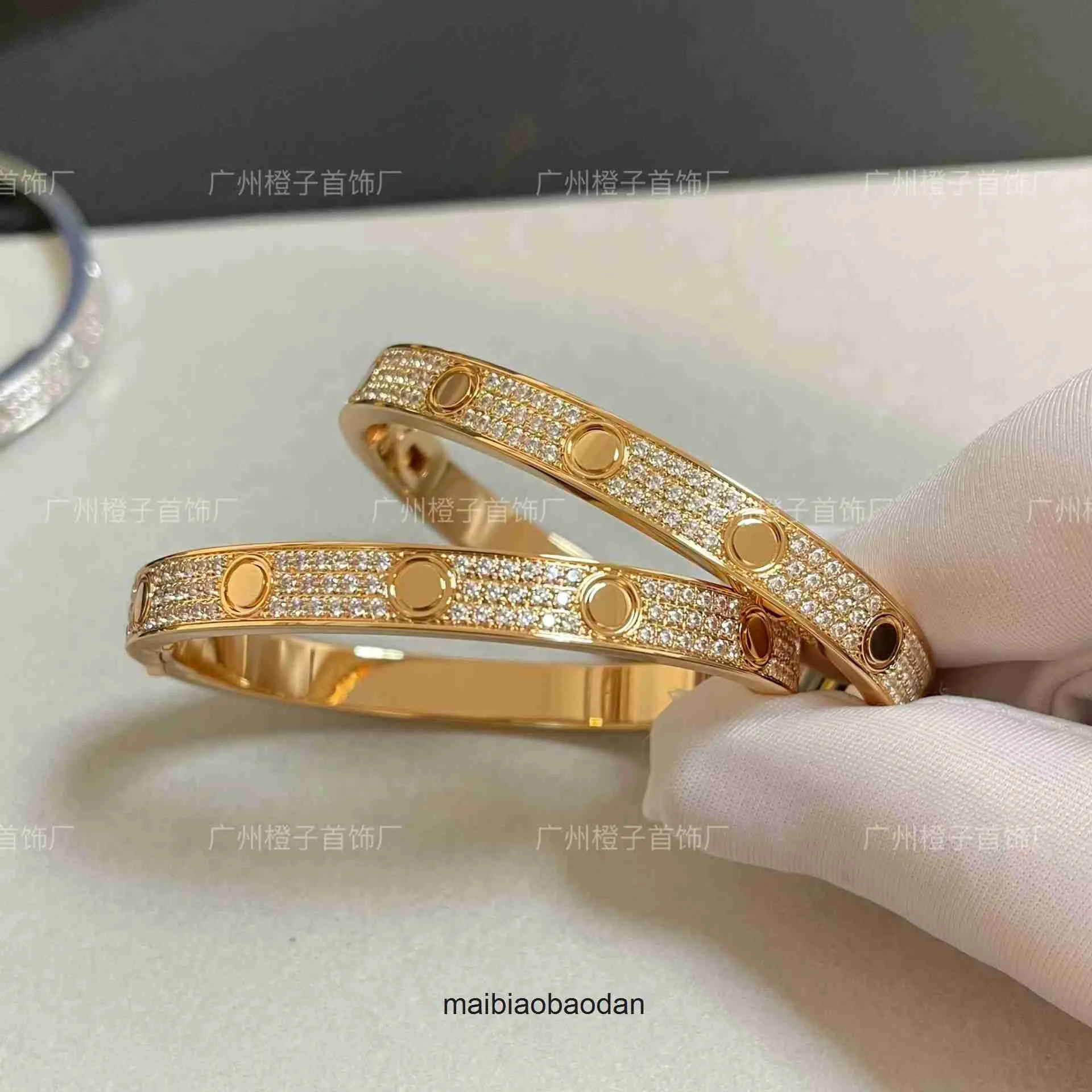 High End jewelry bangles for Carter womens VGold Precision Wide Full Sky Star Bracelet CNC Hand Set Three Rows Diamond Bracelet Light Luxury Couple Style Original 1:1